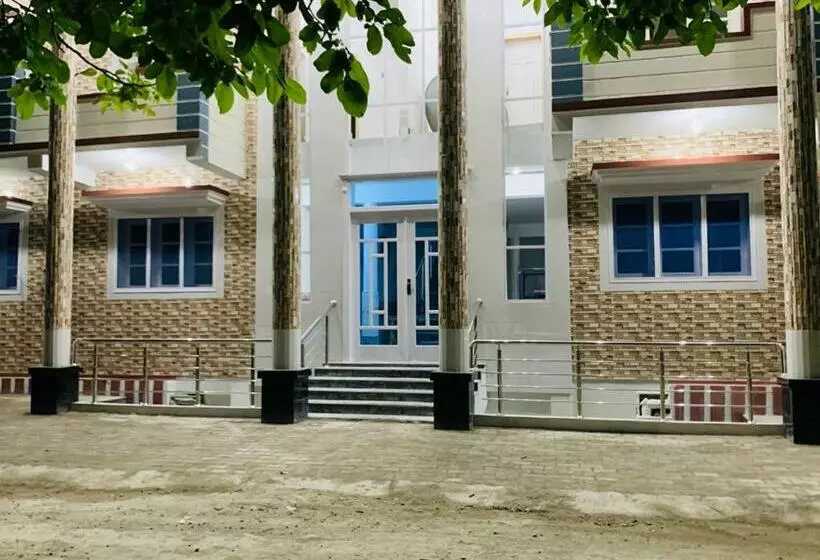 هتل Shah Family Guest House