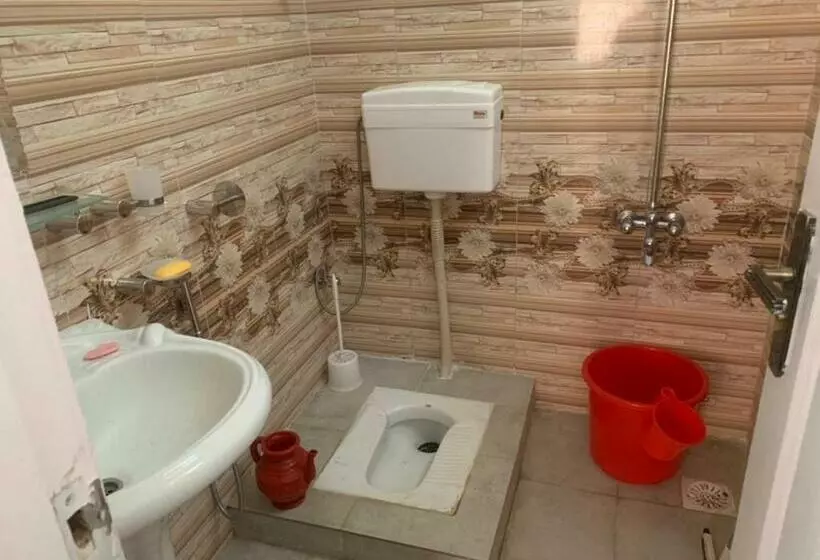 هتل Shah Family Guest House