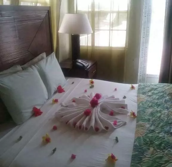 پانسیون Room In Guest Room   Aanola Villas 6a Tranquil Privy Bedroom