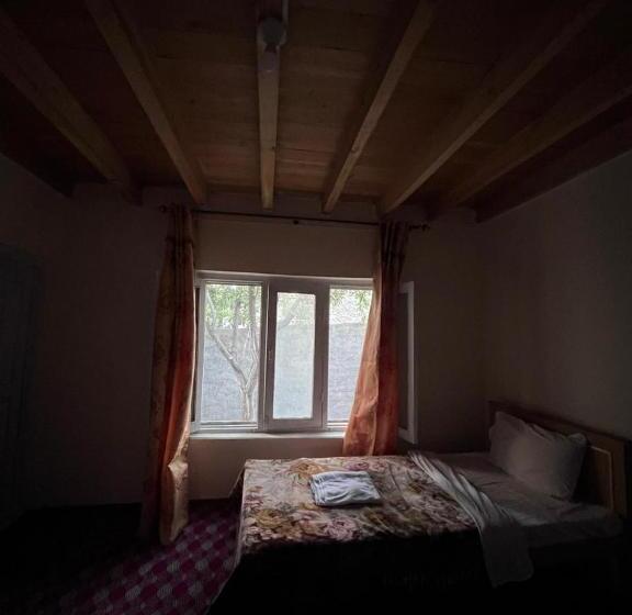 پانسیون Karakorum Family Guest House Hunza