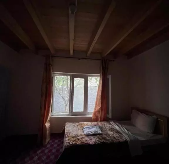 پانسیون Karakorum Family Guest House Hunza