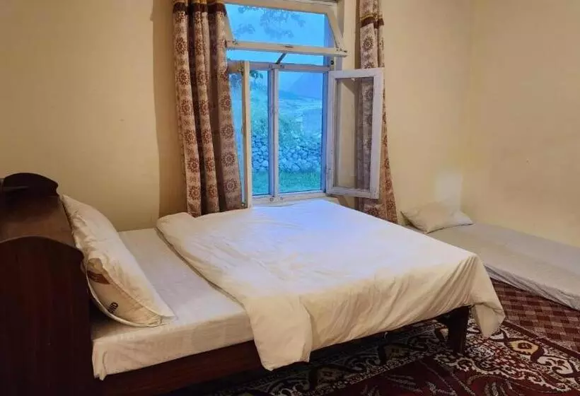 پانسیون Karakorum Family Guest House Hunza