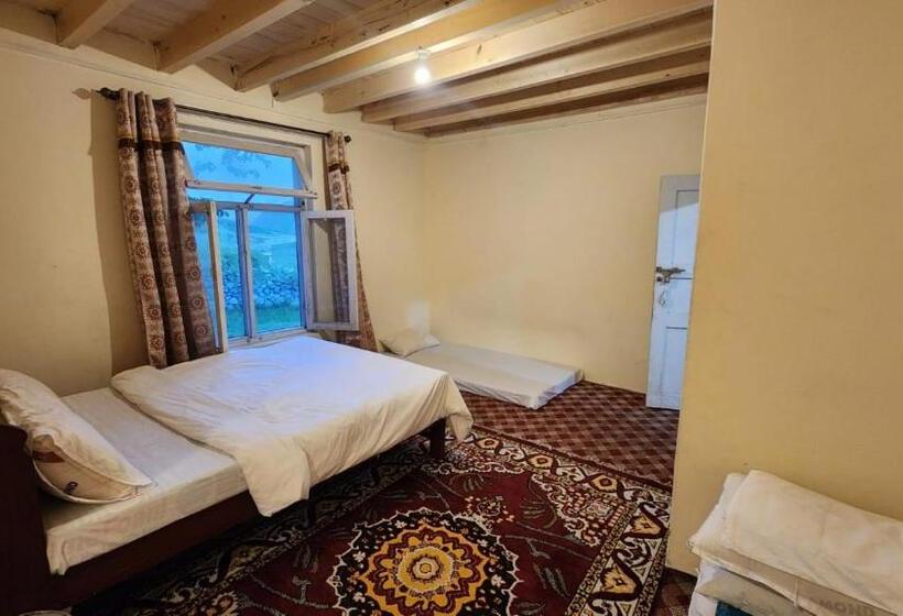 پانسیون Karakorum Family Guest House Hunza
