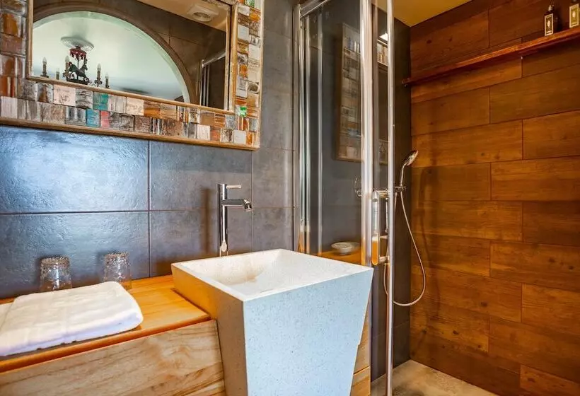 Majatalo Le Clos Des Senteurs De Chateauneuf De Grasse