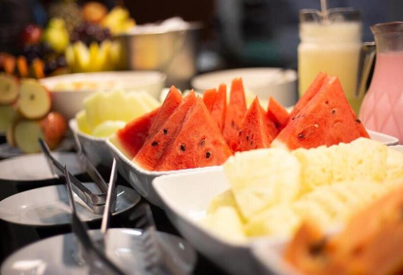 Emirates Hotel & Suites