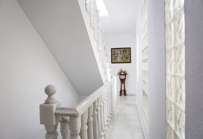 مسافرخانه La Casa De Los Faroles