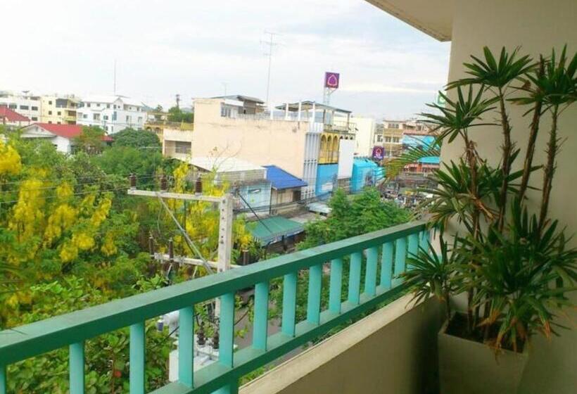 בית מלון כפרי Hua Hin Avenue