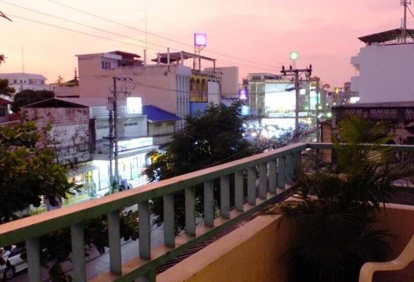 בית מלון כפרי Hua Hin Avenue