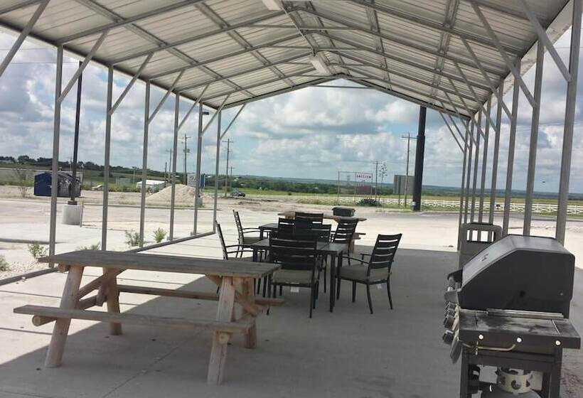 Instalodge Hotel And Suites Karnes City