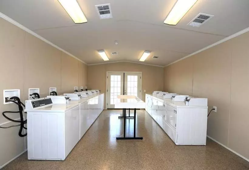 Instalodge Hotel And Suites Karnes City