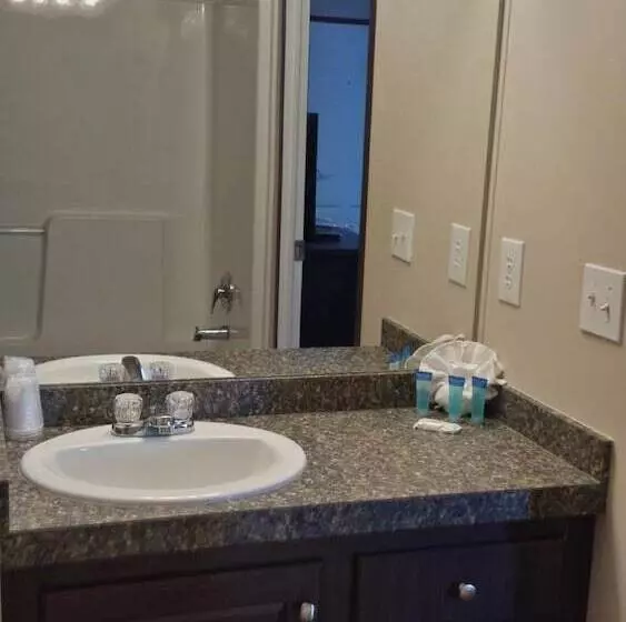 Instalodge Hotel And Suites Karnes City