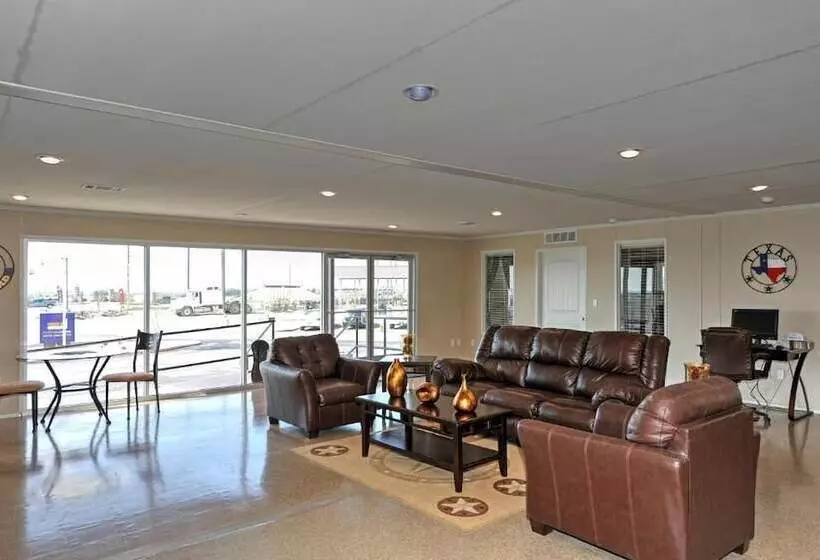 Instalodge Hotel And Suites Karnes City