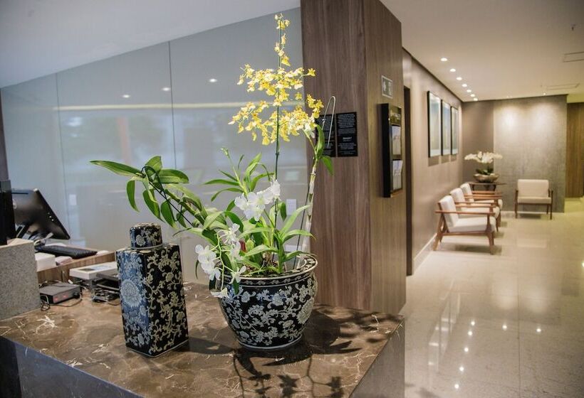 فندق Intercity Montes Claros