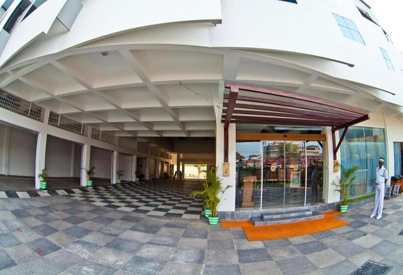 בית מלון כפרי Paramount Tower