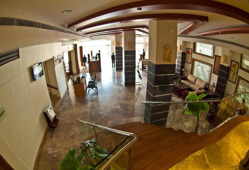 בית מלון כפרי Paramount Tower