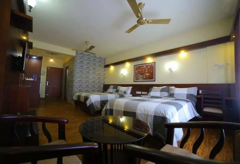 هتل Plaza Suites