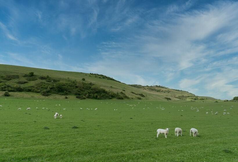 فندق Tottington Manor