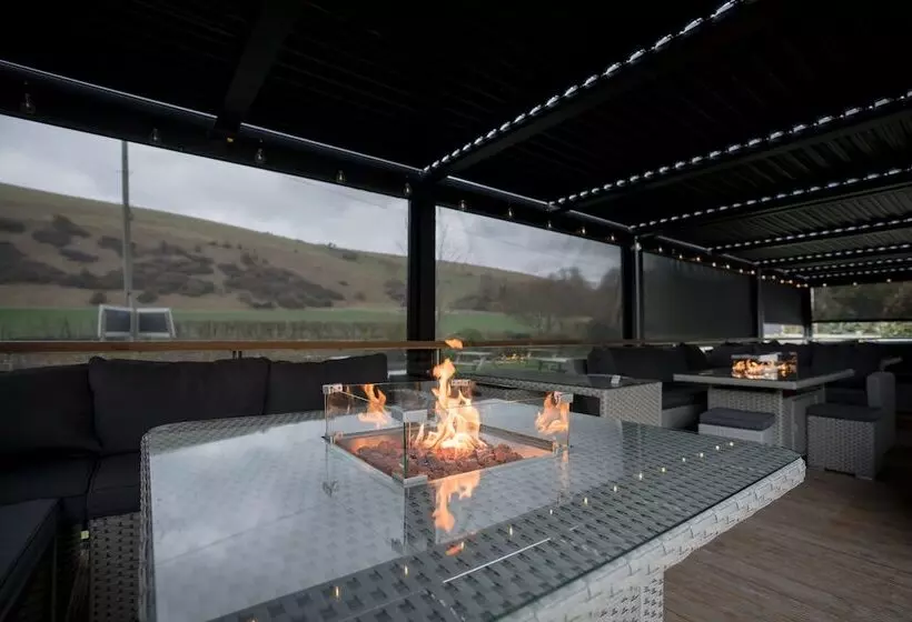 فندق Tottington Manor