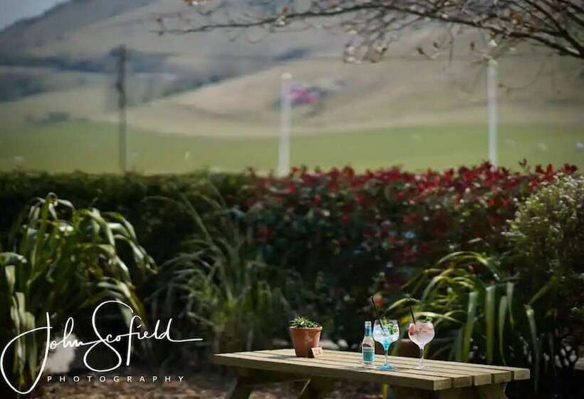 فندق Tottington Manor