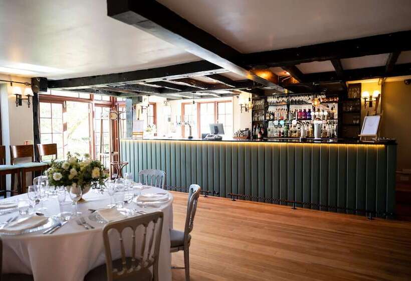 فندق Tottington Manor