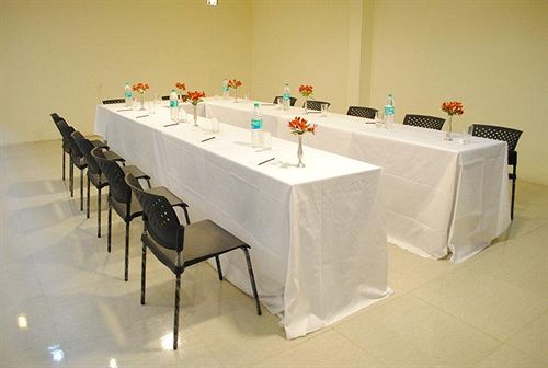 בית מלון כפרי Tulips Resorts   Elkhill