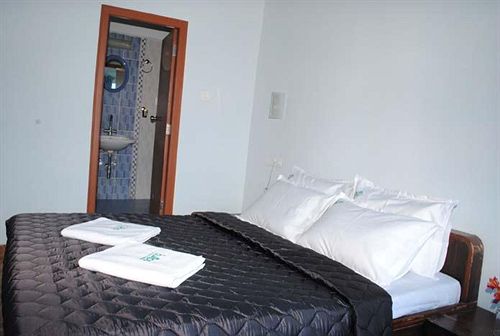 בית מלון כפרי Tulips Resorts   Elkhill