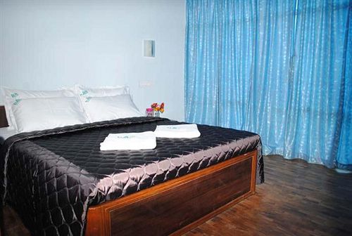 בית מלון כפרי Tulips Resorts   Elkhill