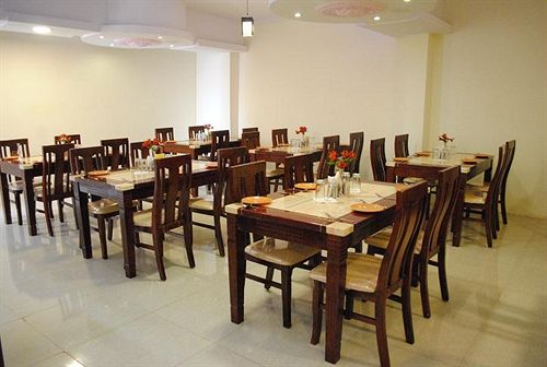 בית מלון כפרי Tulips Resorts   Elkhill