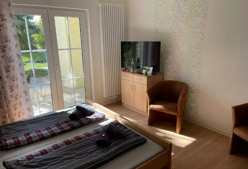 Aamiaismajoitus (B&B) Ferienwohnanlage Königerode