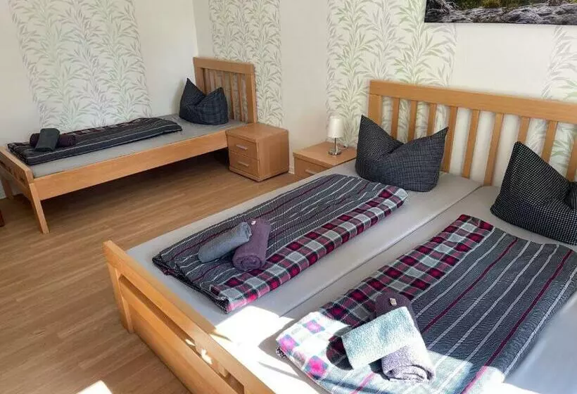 Aamiaismajoitus (B&B) Ferienwohnanlage Königerode