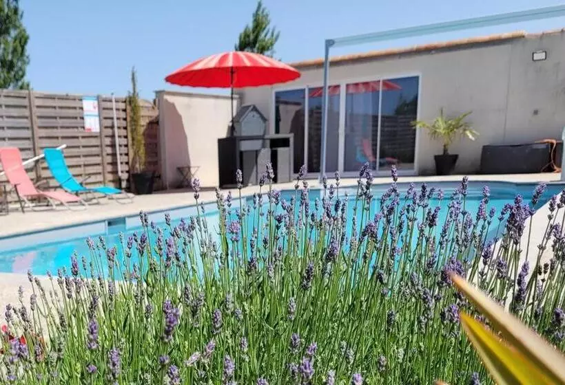 Aamiaismajoitus (B&B) La Pool House