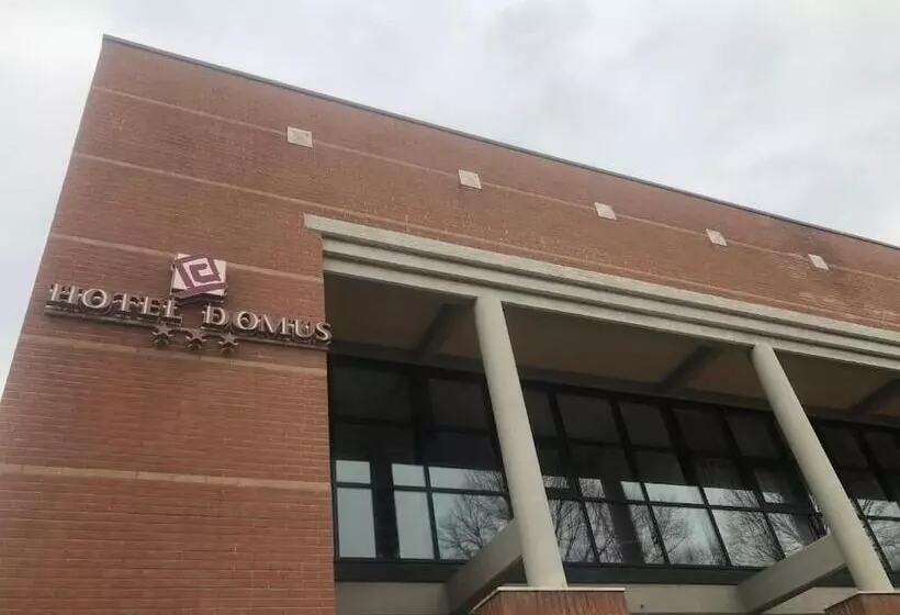 ホテル Domus