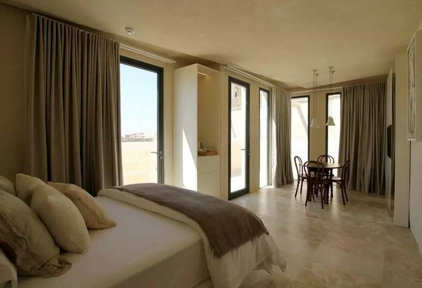 هتل The King George Village Boutique Living