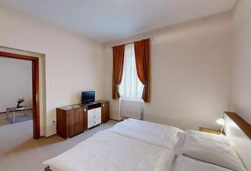 Klaudia S Hotel & Restaurant At Golf Resort, Bač šamorín