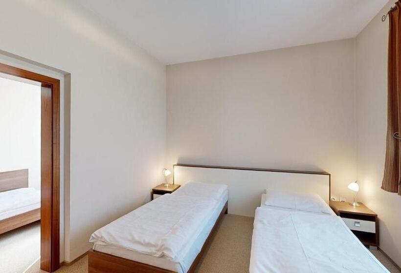 Klaudia S Hotel & Restaurant At Golf Resort, Bač šamorín