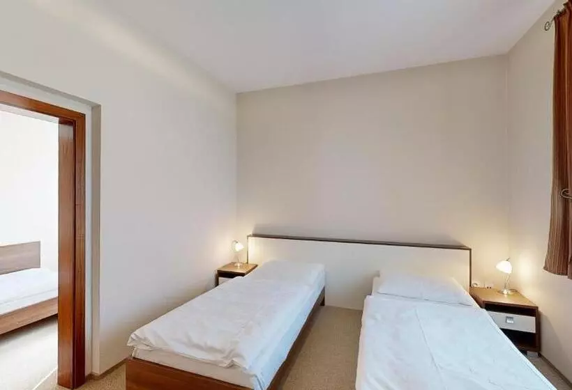 Klaudia S Hotel & Restaurant At Golf Resort, Bač šamorín