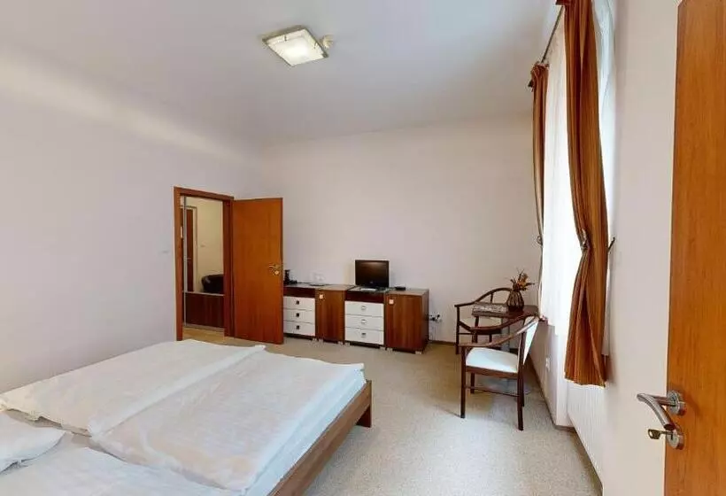 Klaudia S Hotel & Restaurant At Golf Resort, Bač šamorín