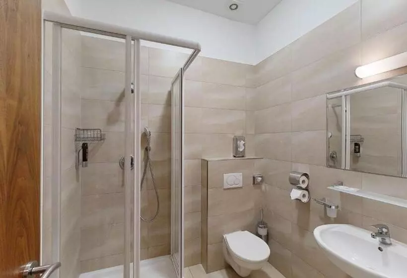 Klaudia S Hotel & Restaurant At Golf Resort, Bač šamorín