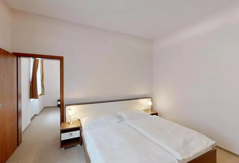 Klaudia S Hotel & Restaurant At Golf Resort, Bač šamorín