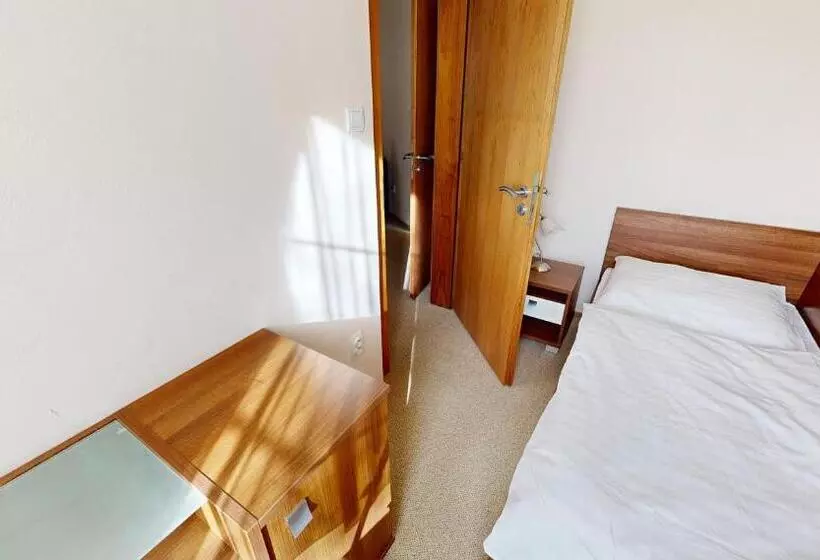 Klaudia S Hotel & Restaurant At Golf Resort, Bač šamorín