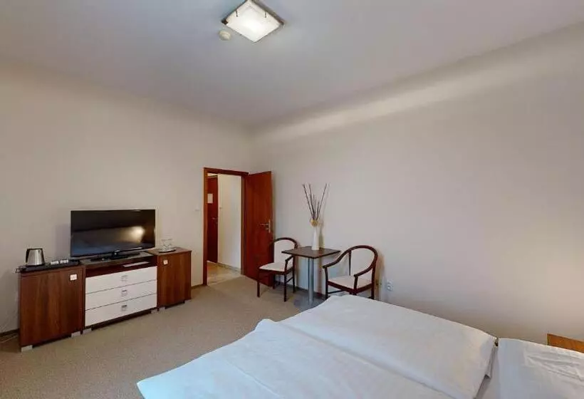 Klaudia S Hotel & Restaurant At Golf Resort, Bač šamorín