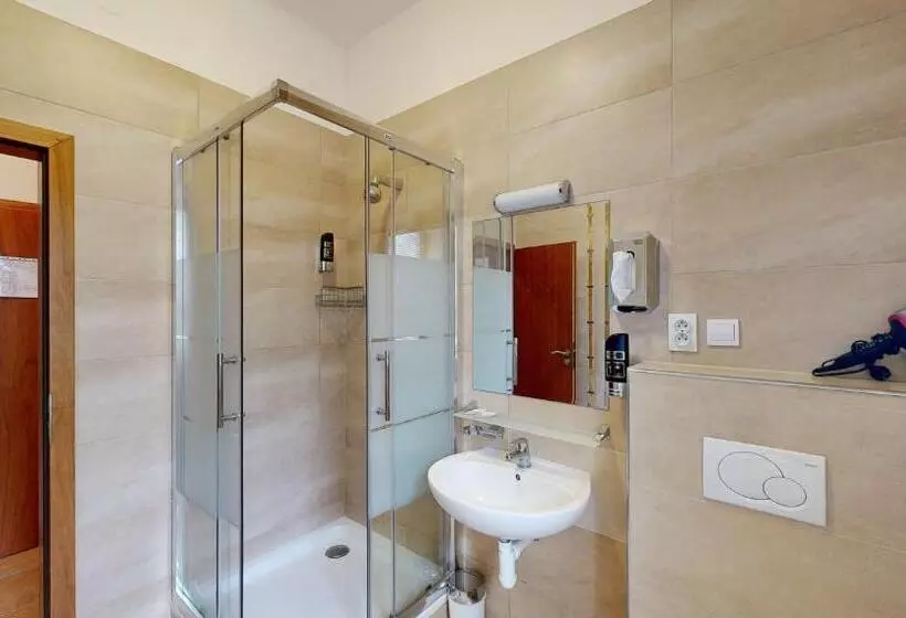 Klaudia S Hotel & Restaurant At Golf Resort, Bač šamorín