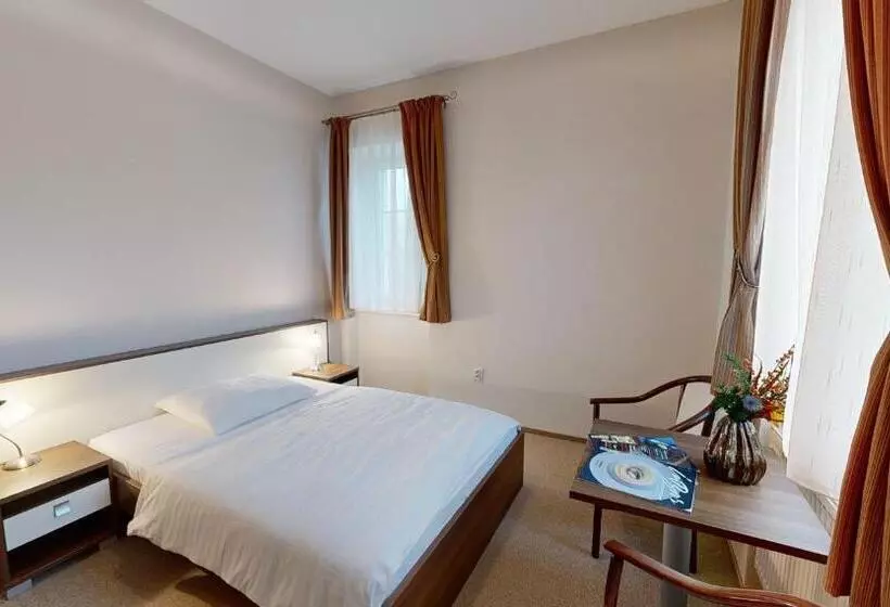 Klaudia S Hotel & Restaurant At Golf Resort, Bač šamorín