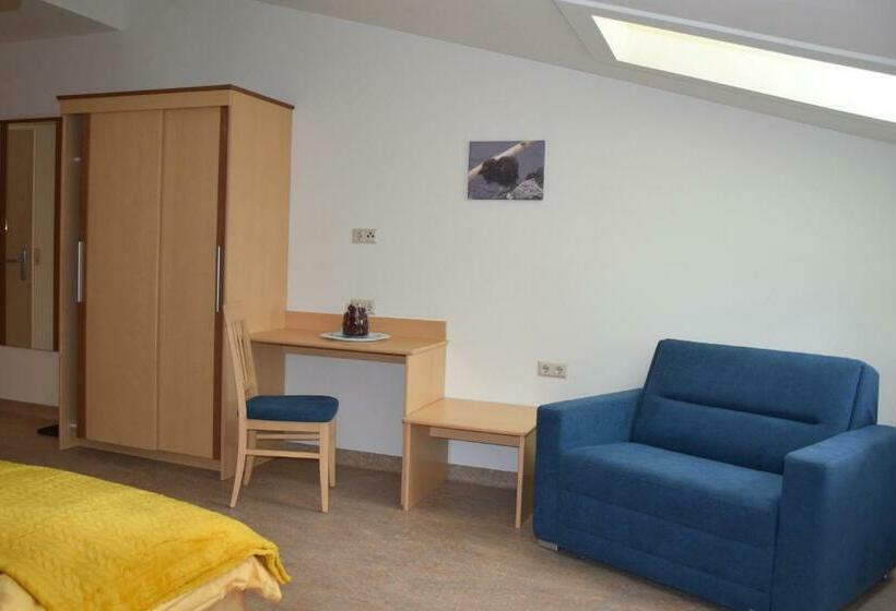 Pension Atrium Gästezimmer Und Restaurant   Hohenau An Der March