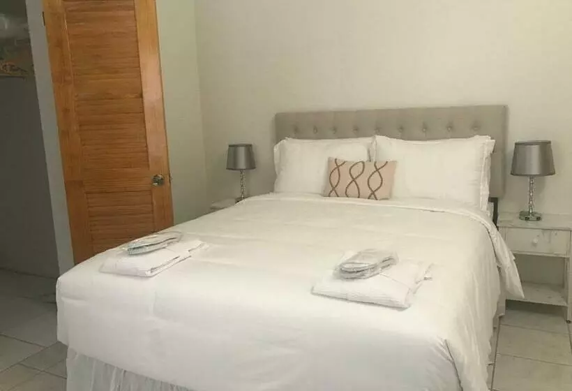 تختخواب و صبحانه Compassionate Touch Spa & Accommodation