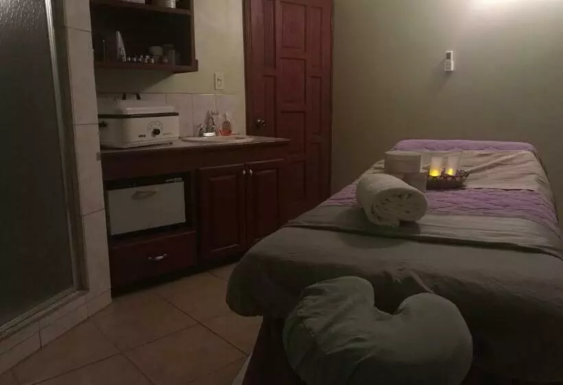 تختخواب و صبحانه Compassionate Touch Spa & Accommodation