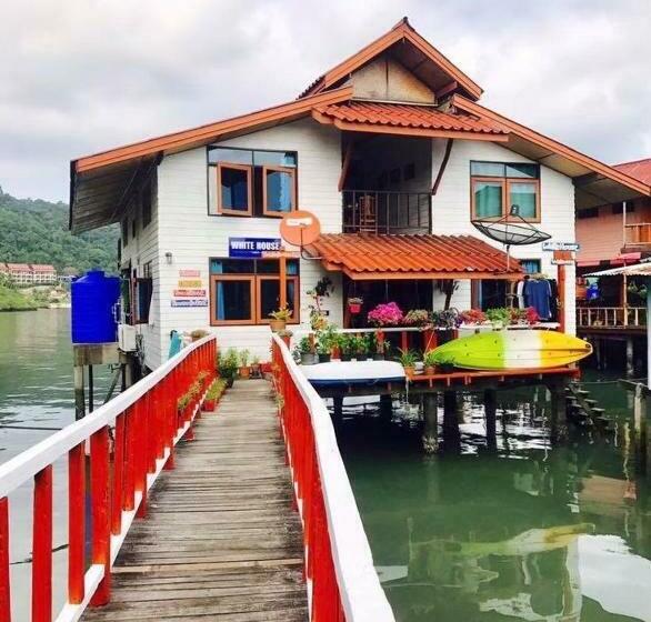 פנסיון Koi Seahouse