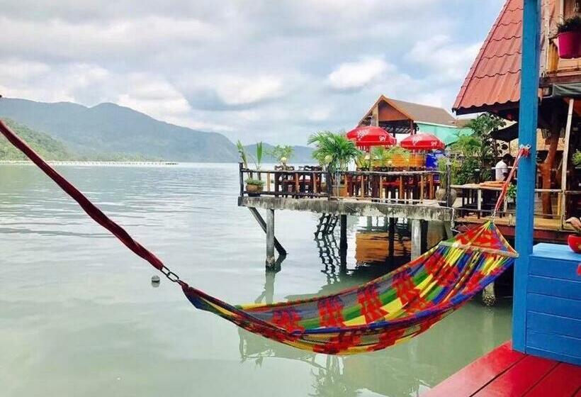 פנסיון Koi Seahouse