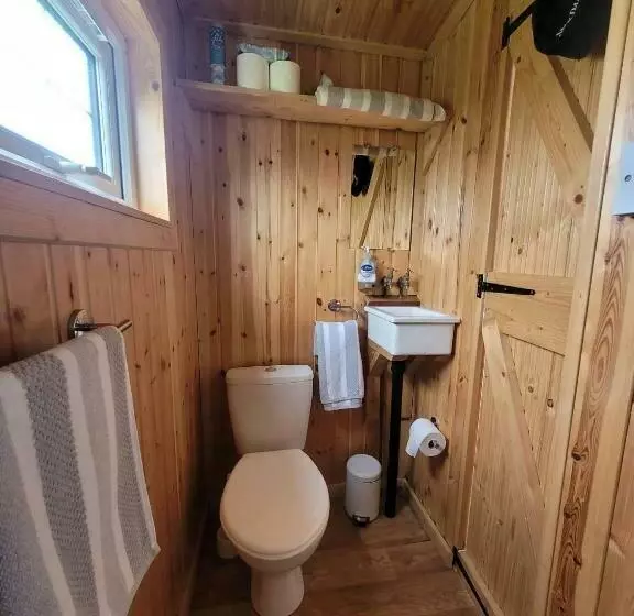 Majatalo The Shepherds Hut At Forestview Farm