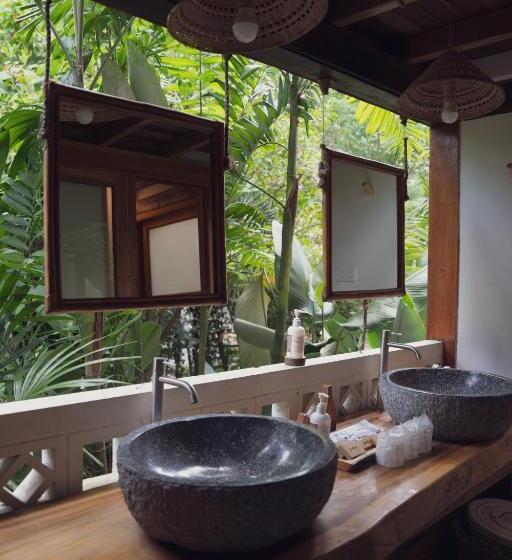 リゾートホテル บ้านนาก๋างโต้ง Baan Na Kang Tong